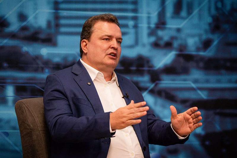 Max aponta sofrimento da população ao cobrar celeridade das obras do BRT