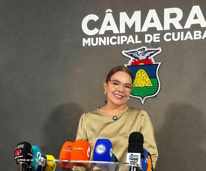 Paula Calil defende revisão do Regimento e mantém grupo unido na Câmara