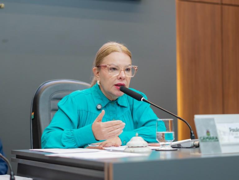 Paula Calil garante melhorias em duas escolas municipais de Cuiabá
