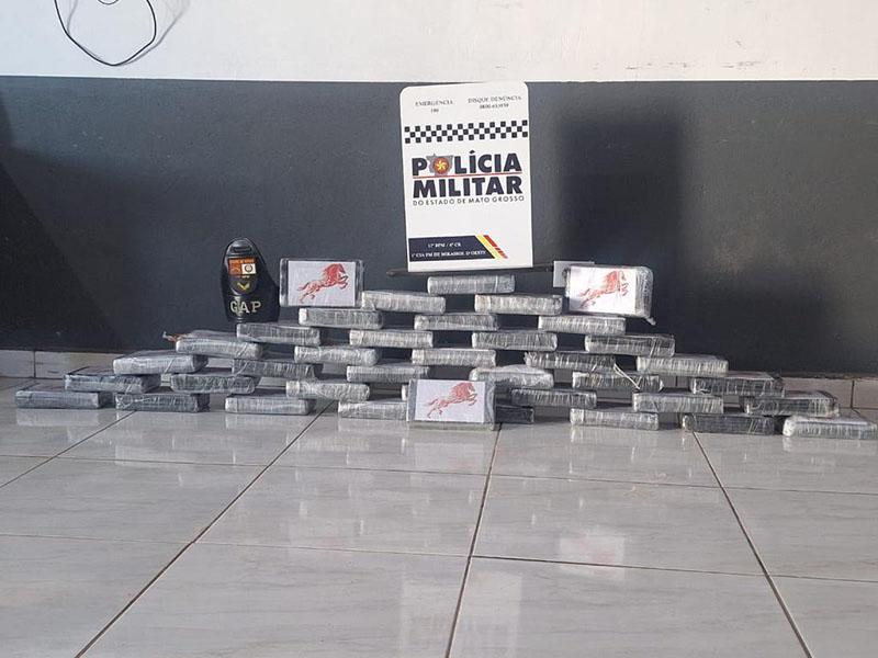 PM encontra mais 46 tabletes de cocaína após queda de avião em MT