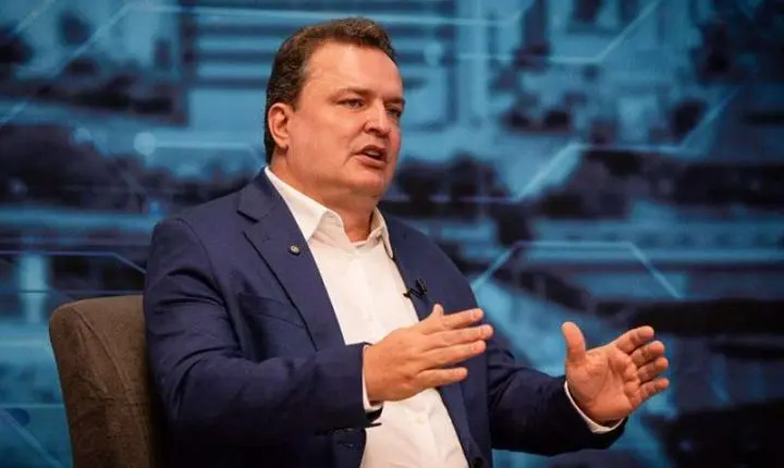 Max aponta sofrimento da população ao cobrar celeridade das obras do BRT