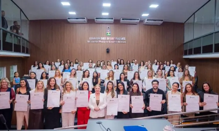 Paula Calil homenageia profissionais da beleza e destaca impacto econômico e social da categoria